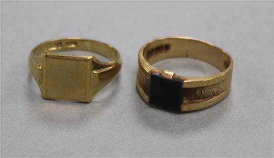 Two 9ct gold signet rings including black onyx.